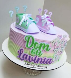 Bolo Chá de Revelação Sapatinhos Verde e Roxo